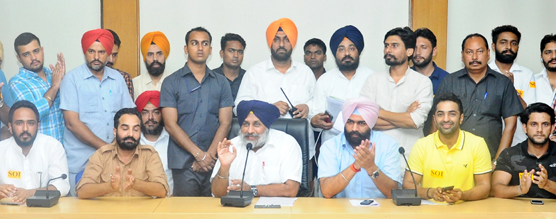 ਅਕਾਲੀ ਦਲ ਅਗਲੀਆਂ ਵਿਧਾਨ ਸਭਾ ਚੋਣਾਂ ''ਚ 50 ਫੀਸਦੀ ਟਿਕਟਾਂ ਨੌਜਵਾਨਾਂ ਨੂੰ ਦੇਵੇਗਾ