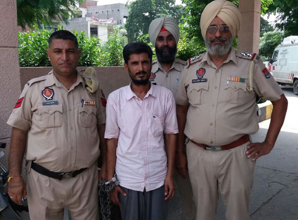 ਤਿੰਨ ਅਖੌਤੀ ਪੱਤਰਕਾਰਾਂ ''ਤੇ ਕੇਸ ਦਰਜ