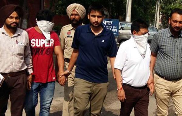 patwari  who was caught accepting bribe of rs 8 000  was caught red handed