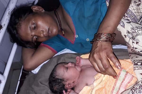 the woman gave birth to the girl in malwa express