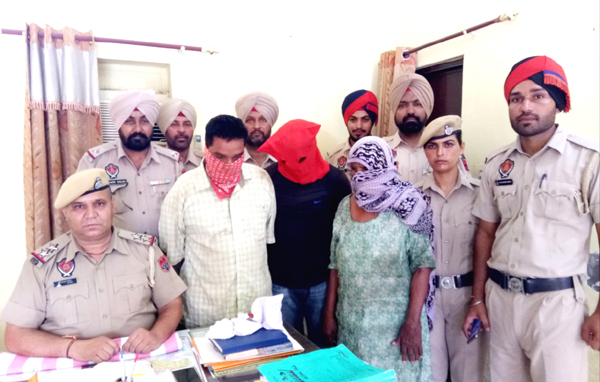 ਨਸ਼ੀਲੇ ਪਦਾਰਥਾਂ ਸਣੇ ਔਰਤ ਸਮੇਤ 5 ਅੜਿੱਕੇ