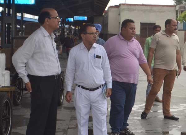 seeing the cleaning  of the city railway station