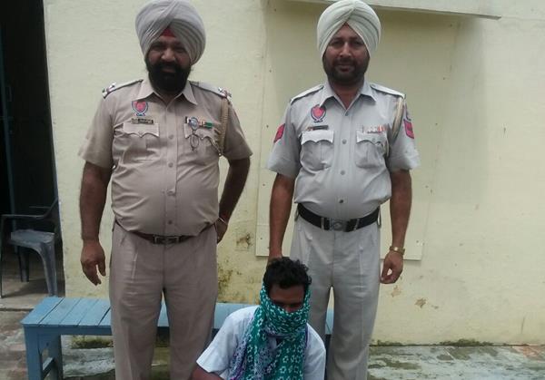 arrested with cash betting  drug smugglers