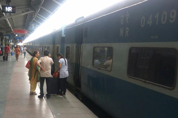 o h  e  the sree yamuna express  which was about one and a half hours