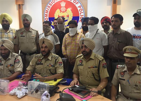 detainee arrested with heroin smuggler from thailand