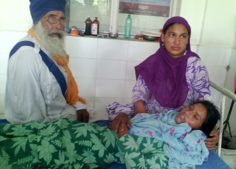 ਵਿਆਹੁਤਾ ਨੂੰ ਕੁੱਟਮਾਰ ਕੇ ਖੇਤ ''ਚ ਸੁੱਟਣ ਦਾ ਦੋਸ਼