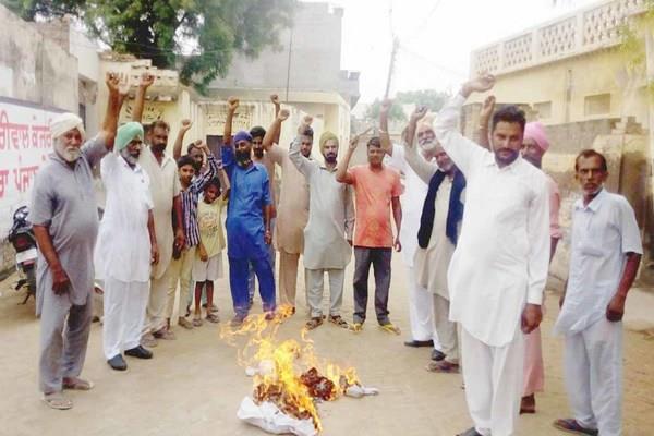 frozen show of farmers   agriculture department chief