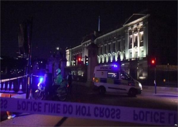 youth attacked police on buckingham palace