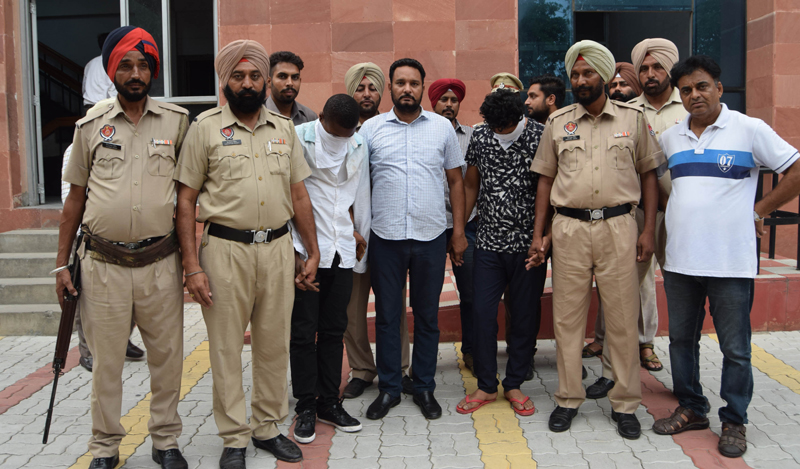 2.5 ਲੱਖ ਦੀ ਹੈਰੋਇਨ ਤੇ 4 ਲੱਖ ਦੀ ਨਕਦੀ ਸਮੇਤ 2 ਕਾਬੂ, ਇਕ ਨਾਈਜੀਰੀਅਨ