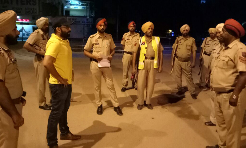 ਜ਼ਿਲਾ ਪੁਲਸ ਮੁਖੀ ਵੱਲੋਂ ਥਾਣਿਆਂ ''ਚ ਛਾਪੇਮਾਰੀ