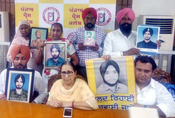 ਪਾਕਿ ਜੇਲਾਂ ''ਚ ਬੰਦ ਭਾਰਤੀ ਫੌਜੀਆਂ ਨੂੰ ਰਿਹਾਅ ਕਰਵਾਉਣ ਲਈ ਪਰਿਵਾਰਕ ਮੈਂਬਰਾਂ ਕੀਤੀ ਫਰਿਆਦ