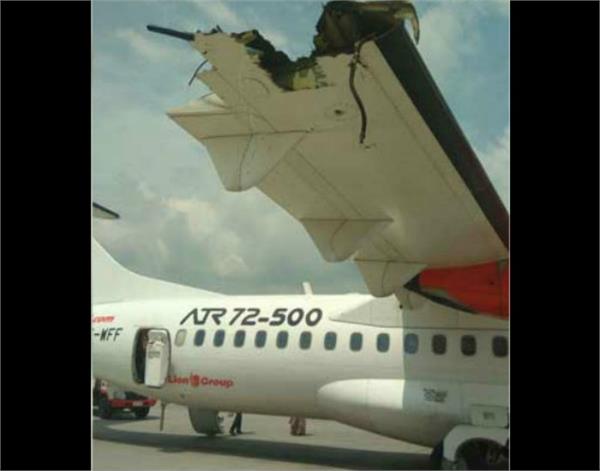 runway  crashed  2 passenger planes