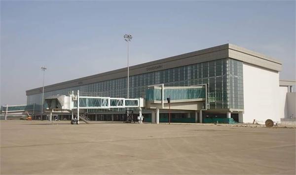 ਏਅਰਪੋਰਟ ਹ ਈ ਅਲਰਟ  airport  high alert