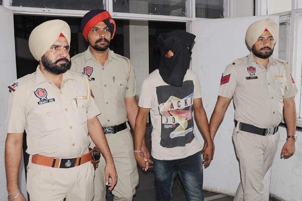 ਬਾਦਲ ਦੇ ਹਲਕੇ ਲੰਬੀ ਤੋਂ 8.80 ਲੱਖ ਦੀ ਜਾਲੀ ਕਰੰਸੀ ਦੇ ਨਾਲ ਨੌਜਵਾਨ ਗ੍ਰਿਫਤਾਰ