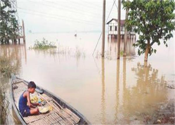 99 deaths due to floods and landslides spread to nine states