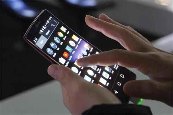 government will distribute made in india special mobile phones 
