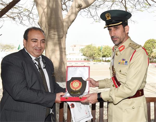 dubai police man got praise