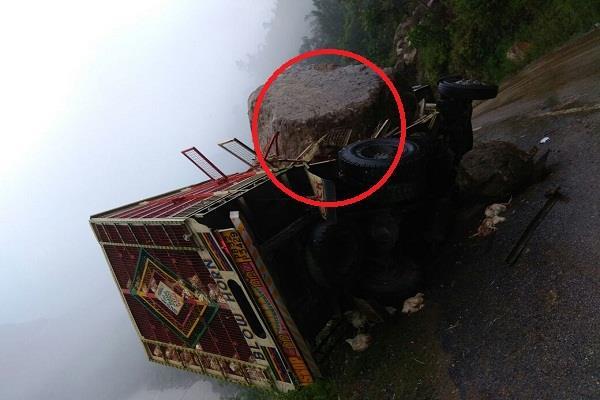accident moving vehicle on by hill falling rock 2 people injured