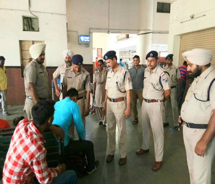 15 ਅਗਸਤ ਦੇ ਮੱਦੇਨਜ਼ਰ ਆਰ. ਪੀ. ਐੱਫ. ਨੇ ਸਟੇਸ਼ਨ ''ਤੇ ਵਧਾਈ ਚੌਕਸੀ