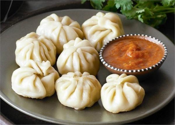 by eating momos  25 people are sick in delhi  two serious