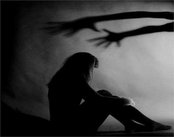 physical relationship  girl  police