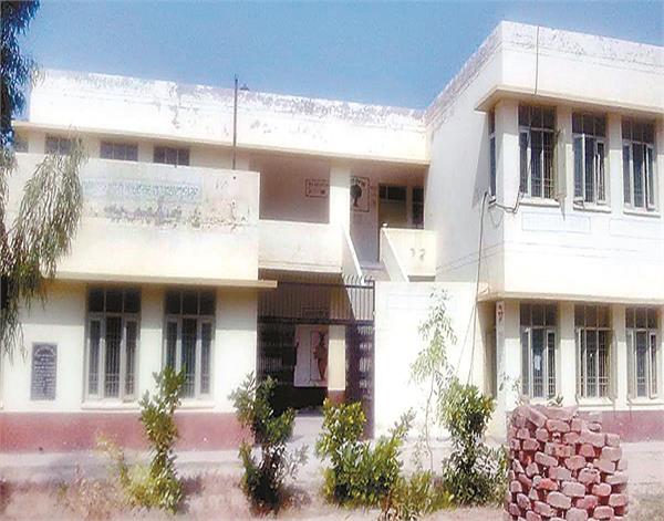 lack of teachers in ranjeetgarh school