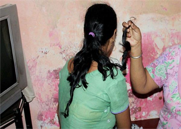 wrapped curtain from the secret of hair cutting