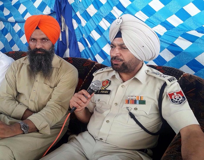 ਬਲੇਰ ਪਿੰਡ ''ਚ ਸ਼ਰੇਆਮ ਵਿਕ ਰਹੇ ਨਸ਼ੇ ਸਬੰਧੀ ਪੁਲਸ ਮੁਖੀ ਨੇ ਪਿੰਡ ਵਾਸੀਆਂ ਨਾਲ ਕੀਤੀ ਮੀਟਿੰਗ