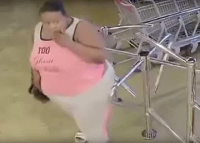 ਸ਼ਾਰਾਬ ਚੋਰੀ ਕਰਨ ਲਈ ਮਹਿਲਾ ਨੇ ਅਪਣਾਇਆ ਅਜਿਹਾ ਤਰੀਕਾ, ਜਿਸ ਨੂੰ ਦੇਖ ਕੇ ਤੁਸੀਂ ਵੀ ਹੋ ਜਾਵੋਗੇ ਹੈਰਾਨ