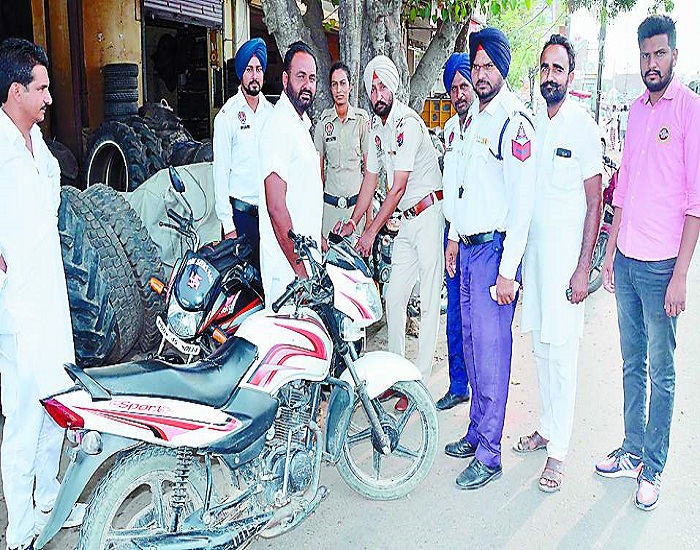 ਟ੍ਰੈਫਿਕ ਨਿਯਮਾਂ ਦੀ ਉਲੰਘਣਾ ਕਰਨ ਵਾਲਿਆਂ ਦੇ ਕੱਟੇ ਚਲਾਨ