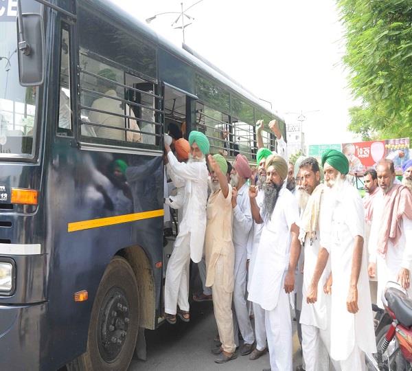 ਜੇਲ ਭਰੋ ਅੰਦੋਲਨ : 100 ਕਿਸਾਨ ਗ੍ਰਿਫ਼ਤਾਰ, 21 ਨੂੰ ਜੇਲ ਭੇਜਿਆ