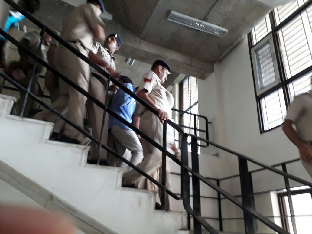 ਚੰਡੀਗੜ੍ਹ ਛੇੜਛਾੜ ਮਾਮਲਾ : ਵਿਕਾਸ ਬਰਾਲਾ ਤੇ ਅਸ਼ੀਸ਼ 25 ਅਗਸਤ ਤੱਕ ਨਿਆਇਕ ਹਿਰਾਸਤ ''ਚ (ਤਸਵੀਰਾਂ)