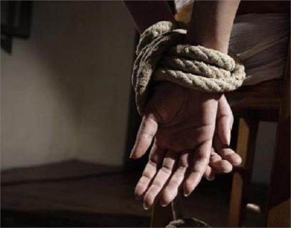 3 lakh rupees for kidnapping husband