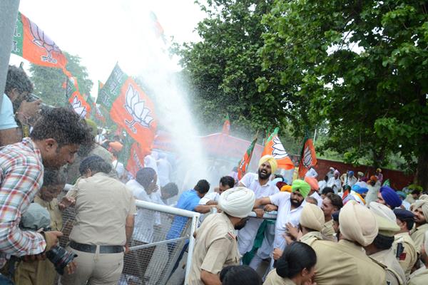 captain amrinder singh