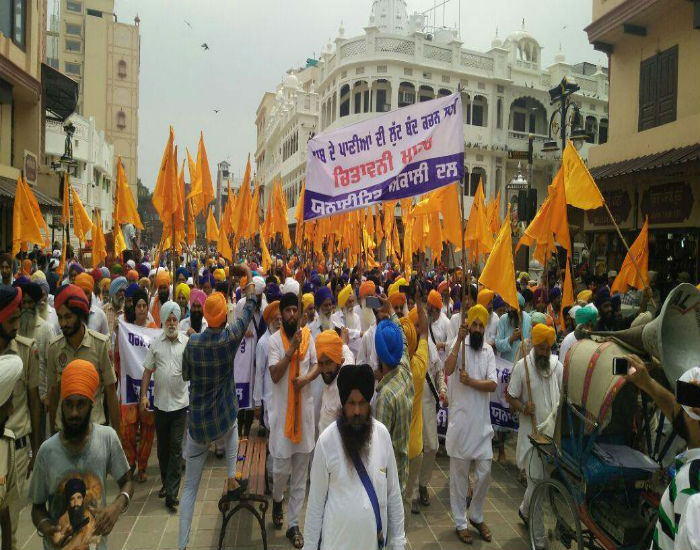 ਧਰਮ ਯੁੱਧ ਮੋਰਚੇ ਦੀ ਵਰੇਗੰਢ ਤੇ ਅਕਾਲ ਤਖ਼ਤ ਸਾਹਿਬ ਤੋਂ ਸੱਖਤ ਸੁਰੱਖਿਆ ਪ੍ਰਬੰਧਾਂ ਹੇਠ ਕੱਢਿਆ ਮਾਰਚ (ਤਸਵੀਰਾਂ)