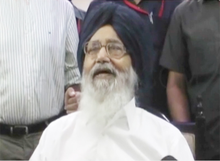 ਭਾਜਪਾ ''ਤੇ ਬਦਲੇ ਬਾਦਲ ਦੇ ਸੁਰ, ਗਠਜੋੜ ਖਿਲਾਫ ਬੋਲ ਦਿੱਤਾ ਵੱਡਾ ਬਿਆਨ