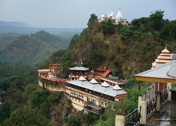 famous siddhpith temple in despite the stopping cave till going big cars