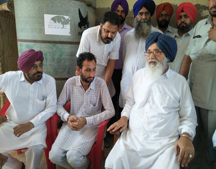 ਕਿਸਾਨਾਂ ਦੀਆਂ ਖੁਦਕੁਸ਼ੀਆਂ ਲਈ ਕੈਪਟਨ ਸਰਕਾਰ ਜ਼ਿੰਮੇਵਾਰ : ਬਾਦਲ