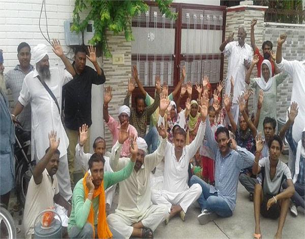 dharna by village mohkam ayaries