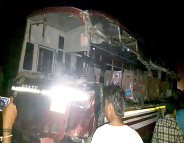 truck  bus  collision