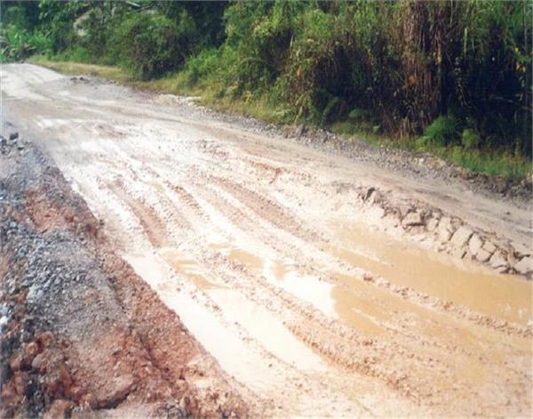 road overlapping of overloaded sand dump roads