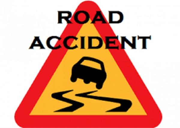 5 family wounded in a road accident