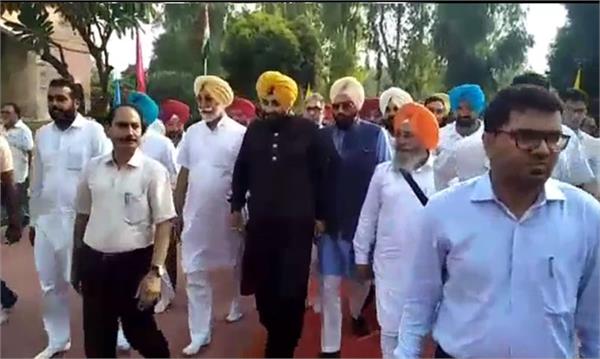 navjot singh sidhu go to hussainiwala border