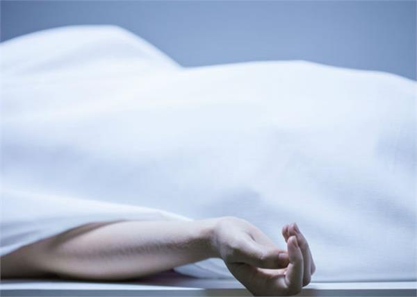 death of a woman due to lightning clutches