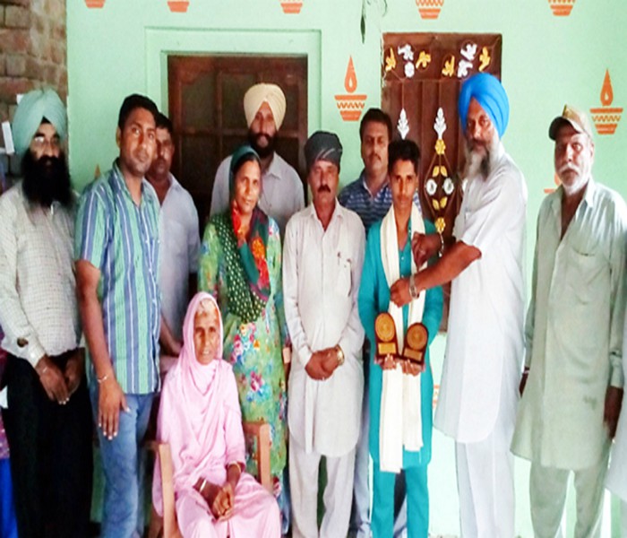 400 ਤੇ 800 ਮੀਟਰ ਦੀ ਦੌੜ ''ਚ ਪਹਿਲਾ ਸਥਾਨ ਹਾਸਲ ਕਰਕੇ ਇਸ ਬੱਚੇ ਨੇ ਕੀਤਾ ਮਾਂ-ਬਾਪ ਦਾ ਨਾਂ ਰੌਸ਼ਨ