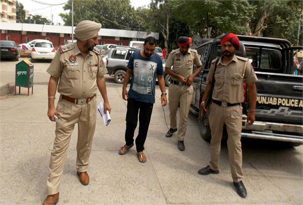 police  gangster  bank