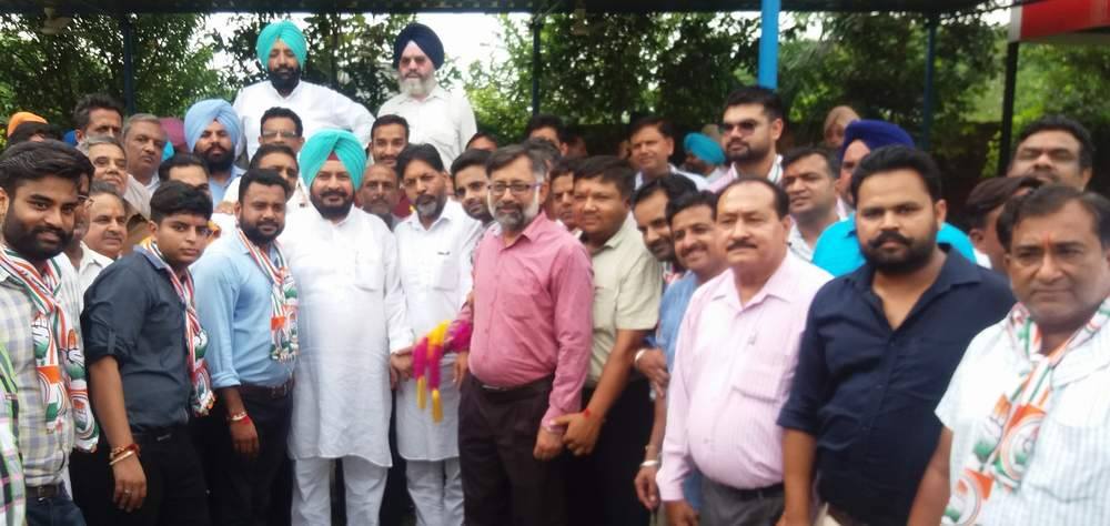 ਅਕਾਲੀ ਦਲ ਨੂੰ ਨਾਭਾ ਹਲਕੇ ''ਚ ਲੱਗਾ ਤਗੜਾ ਝਟਕਾ, ਵਪਾਰ ਵਿੰਗ ਦੇ ਮੈਂਬਰਾਂ ਨੇ ਫੜਿਆ ਕਾਂਗਰਸ ਦਾ ਪੱਲਾ