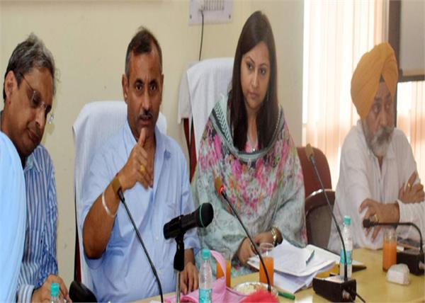 stricter action against dealers selling counterfeit insecticides  mp singh