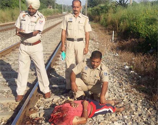 the young man commits suicide by going down the train