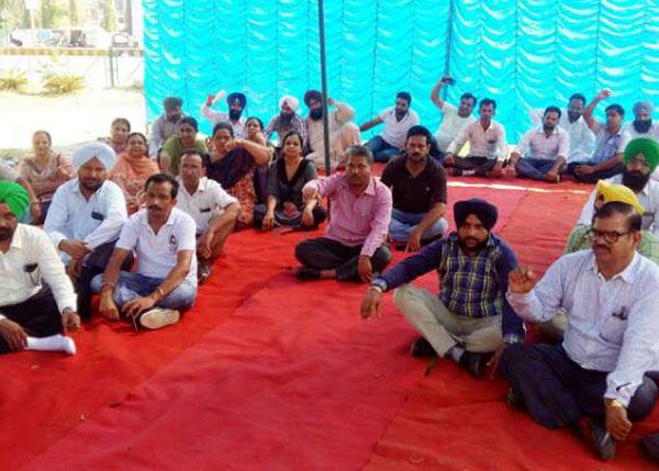 ਪੰਜਾਬ ਸਿੱਖਿਆ ਵਿਭਾਗ ਮਨਿਸਟੀਰੀਅਲ ਸਟਾਫ ਨੇ ਦਿੱਤਾ ਧਰਨਾ